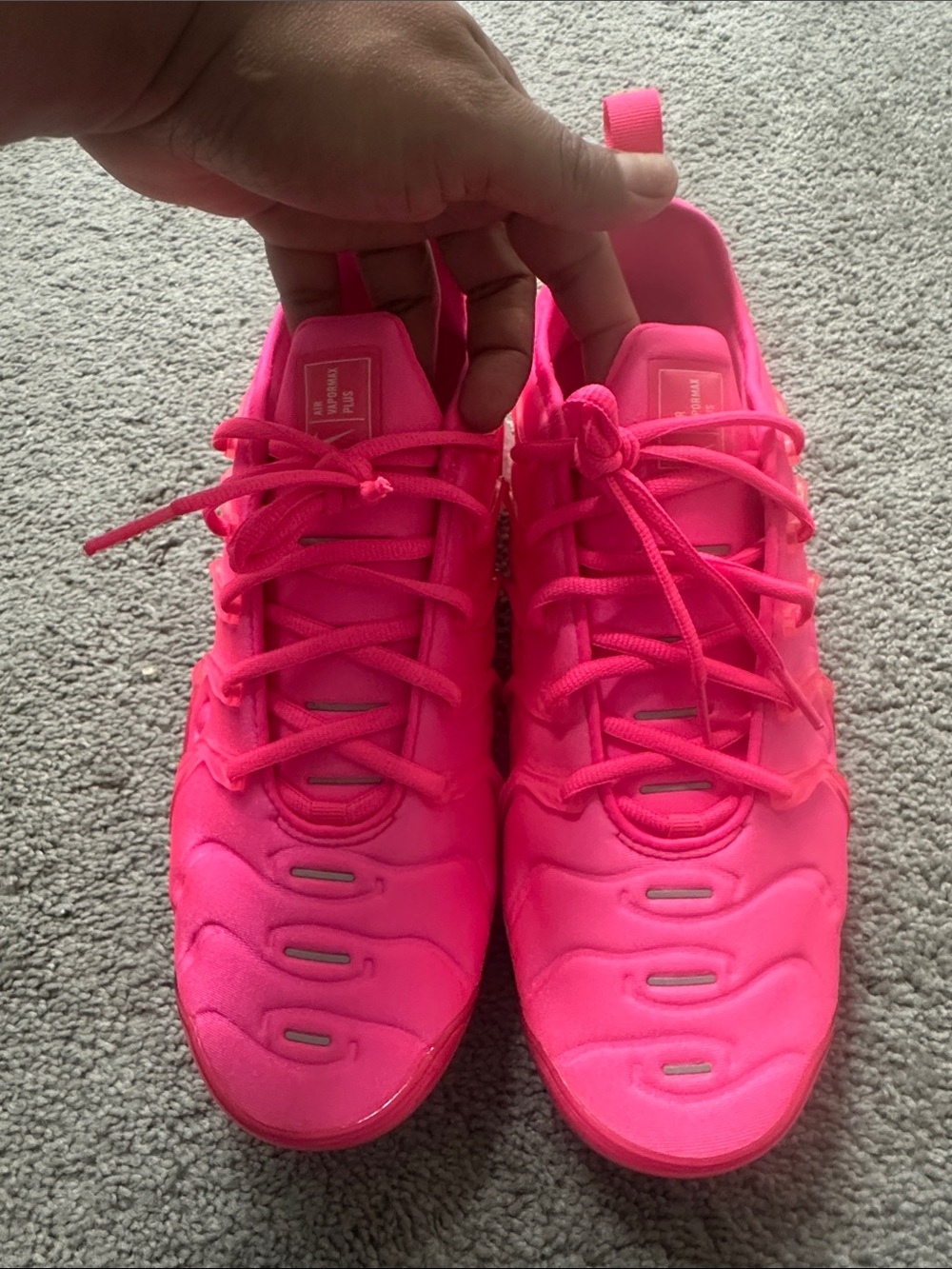 Nike Women's Vapormax Plus Hyperpink Neon Pink Sneakers - Vibrant Hot Pink - Picture 9 of 10
